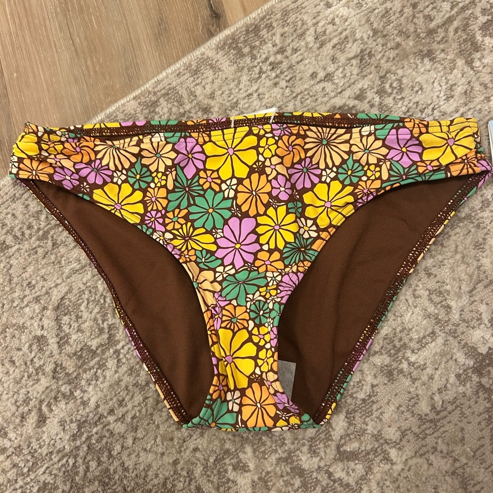 Flower Roxy bathing suit full coverage bottoms!! size small NEW WITH TAGS